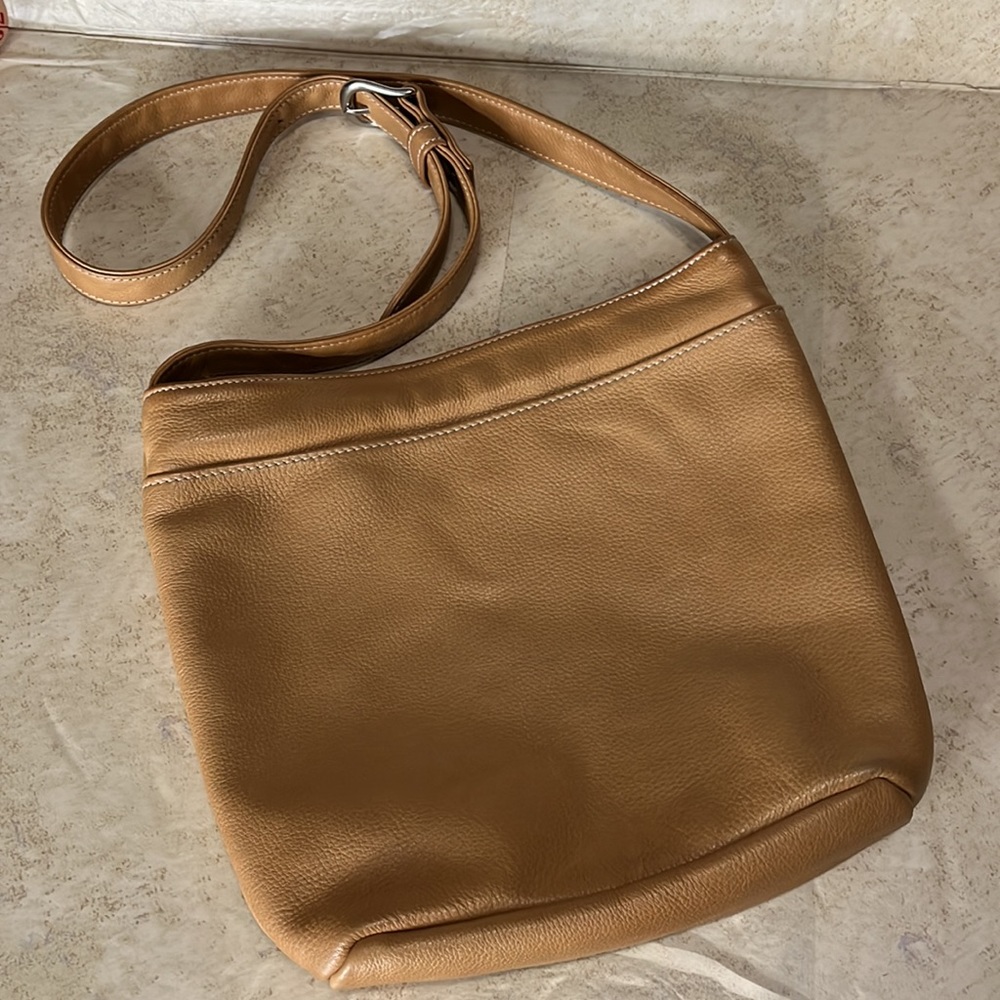 Libaire leather crossbody bag made in USA - Picture 2 of 6